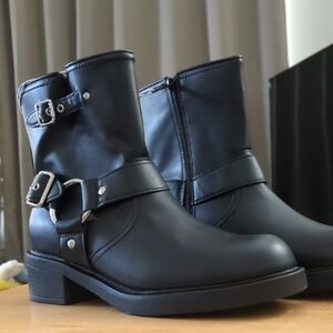 Connor Buckle Ankle boots With Memory Foam Size 9.5